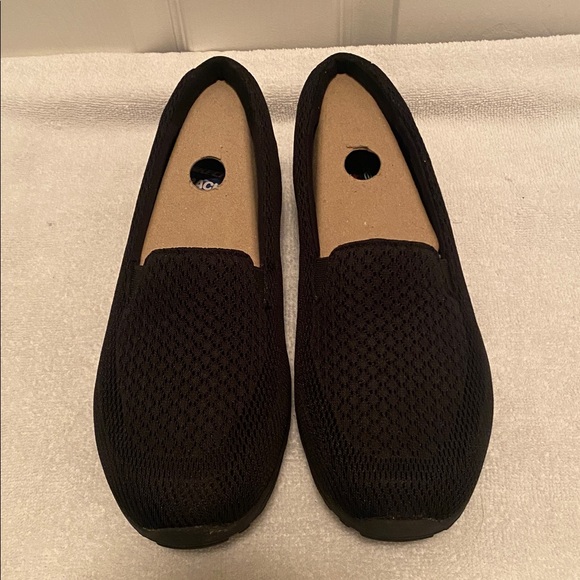 Skechers Air-Cooled Black Mesh Slip-Ons…size 9 - Picture 2 of 9
